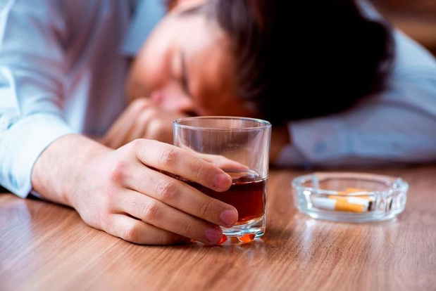 Hoge Gezondheidsraad: "Wie zijn gezondheid wil verbeteren, drinkt beter geen alcohol"