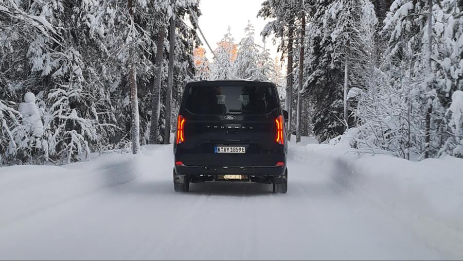 Ford E-Transit Custom krijgt meer range, sneller laden en AWD